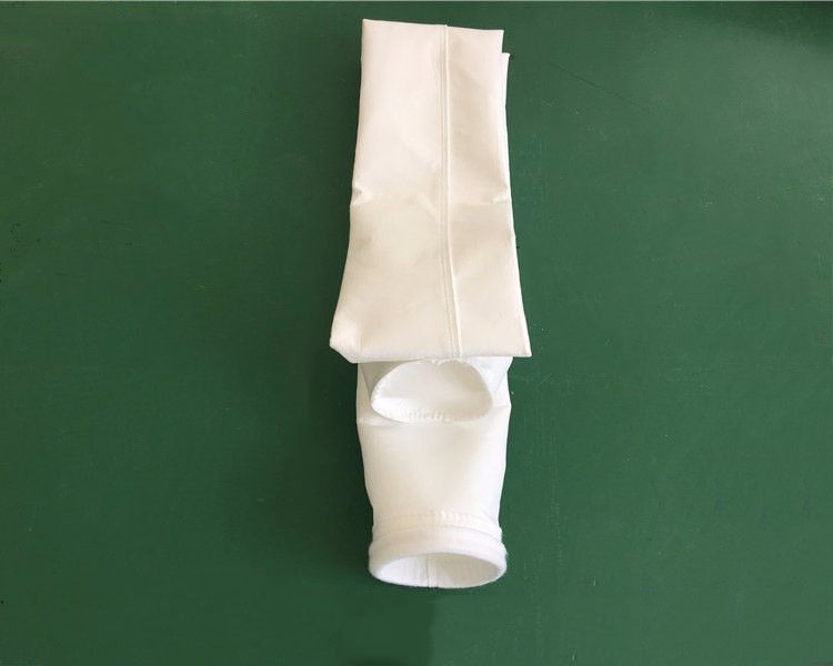 Saco de filtro de poliéster de temperatura normal com revestimento por membrana de PTFE e precisão de filtragem de 0,1 μm para recolha de poeira industrial